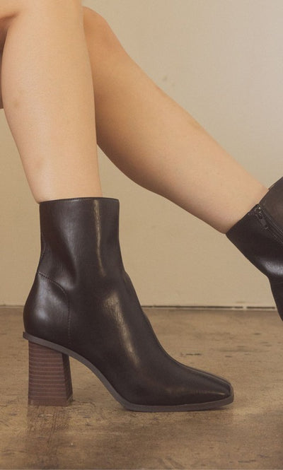 Oasis Society Vera Square Toe Ankle Boots